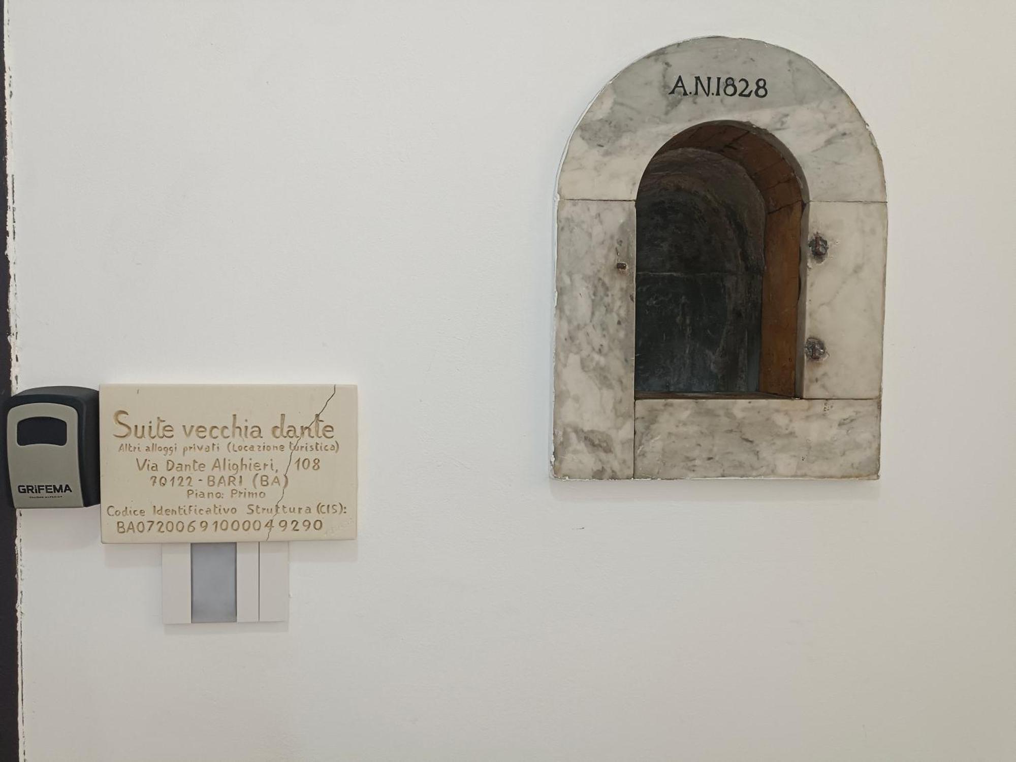 Suite Vecchia Dante Bari Exteriör bild